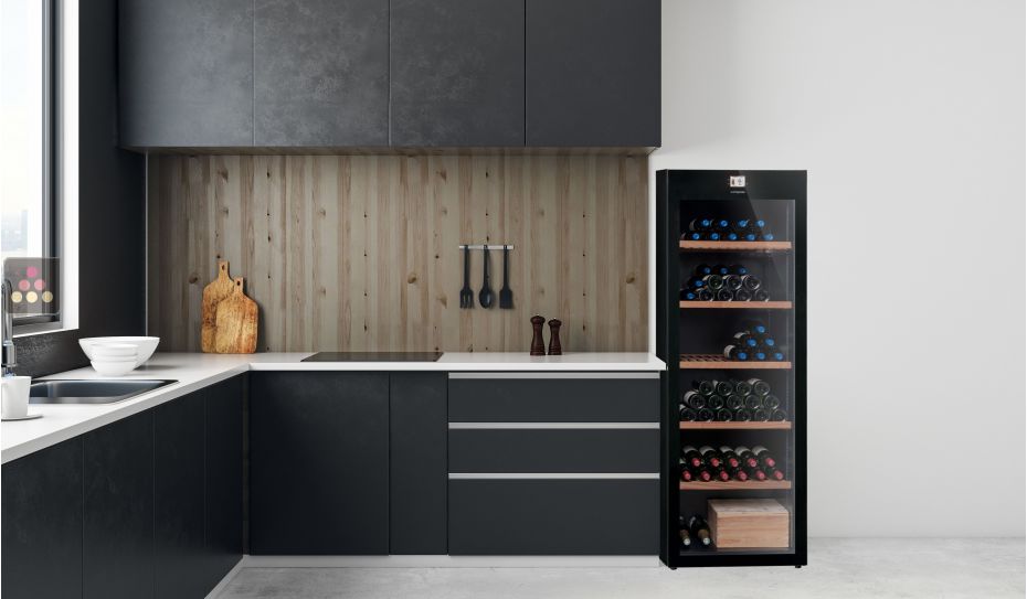 Multi-temperature wine storage and service cabinet 