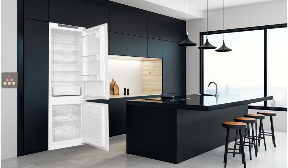 Combined built-in refrigerator and freezer with customizable front panels - 236L