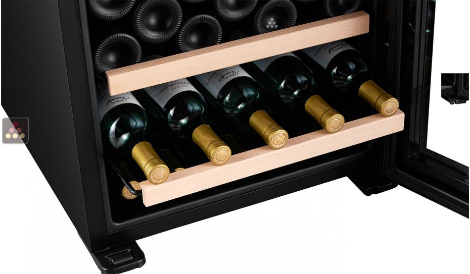 Single temperature wine cabinet for service 