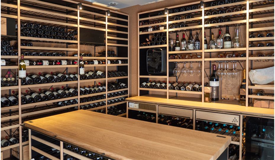 Personalised cellar fittings with steel structure and wooden strips for 1300 bottles - Essentiel bois