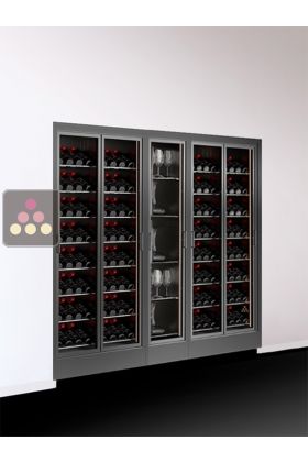 Built-in combination of 2 wine display cases and 1 non-refrigerated module for glassware or spirits - Home - FIT frame - Inclined display