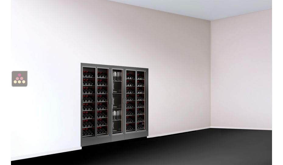 Built-in combination of 2 wine display cases and 1 non-refrigerated module for glassware or spirits - Home - FIT frame - Inclined display