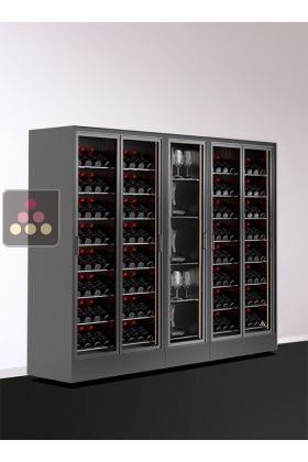 Combination of 2 wine display cases and 1 non-refrigerated module for glassware or spirits - Home - FIT frame - Inclined display