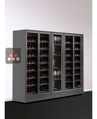 Combination of 2 wine display cases and 1 non-refrigerated module for glassware or spirits - Home - FIT frame - Inclined display CALICE DESIGN
