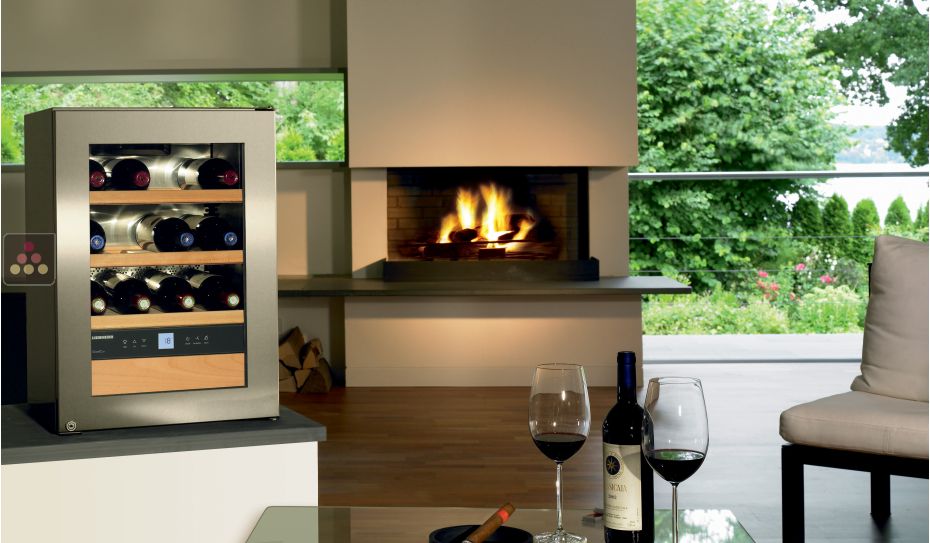 Single-temperature wine cabinet for storage or service 