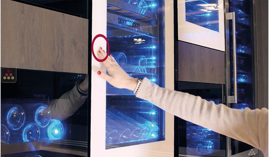 Dual temperature built in wine cabinet for service or aging self-ventilated