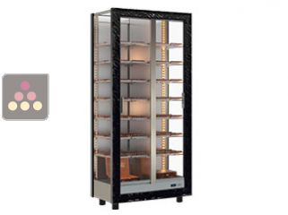 Refrigerated display cabinet for chocolate storage